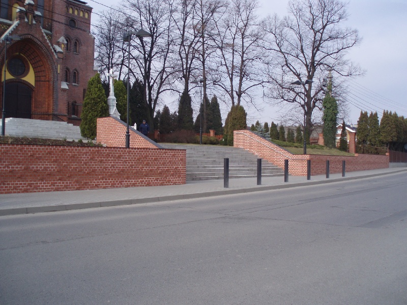 086 - Hřbitovní zeď kostela sv. Mikuláše v Ludgeřovicích.JPG